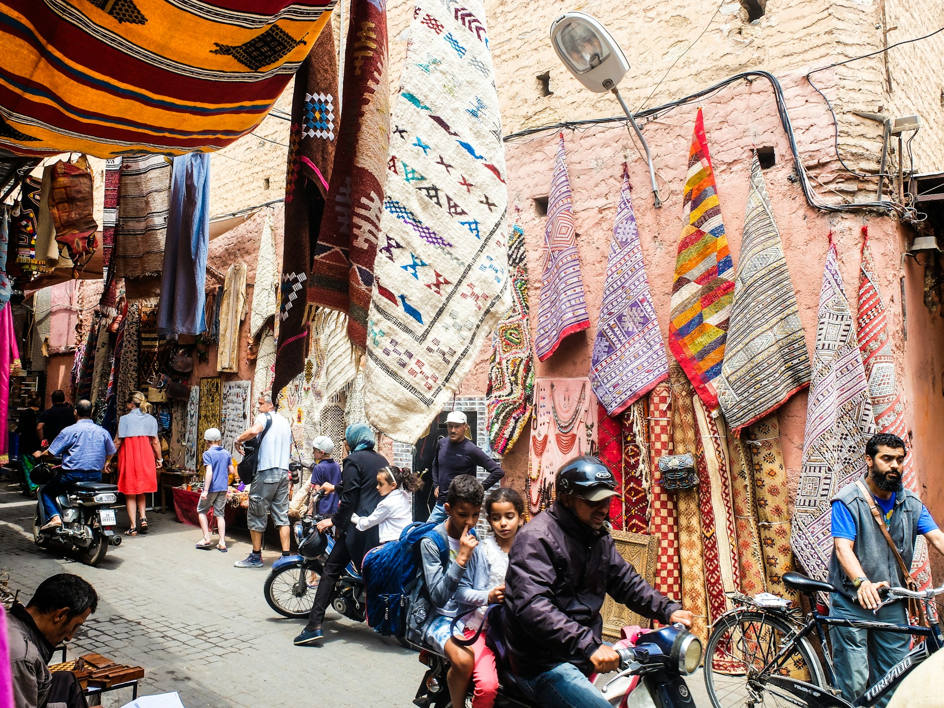 Cultura e Tradizioni nel Tour in Marocco: Come Vivere un’Esperienza Autentica