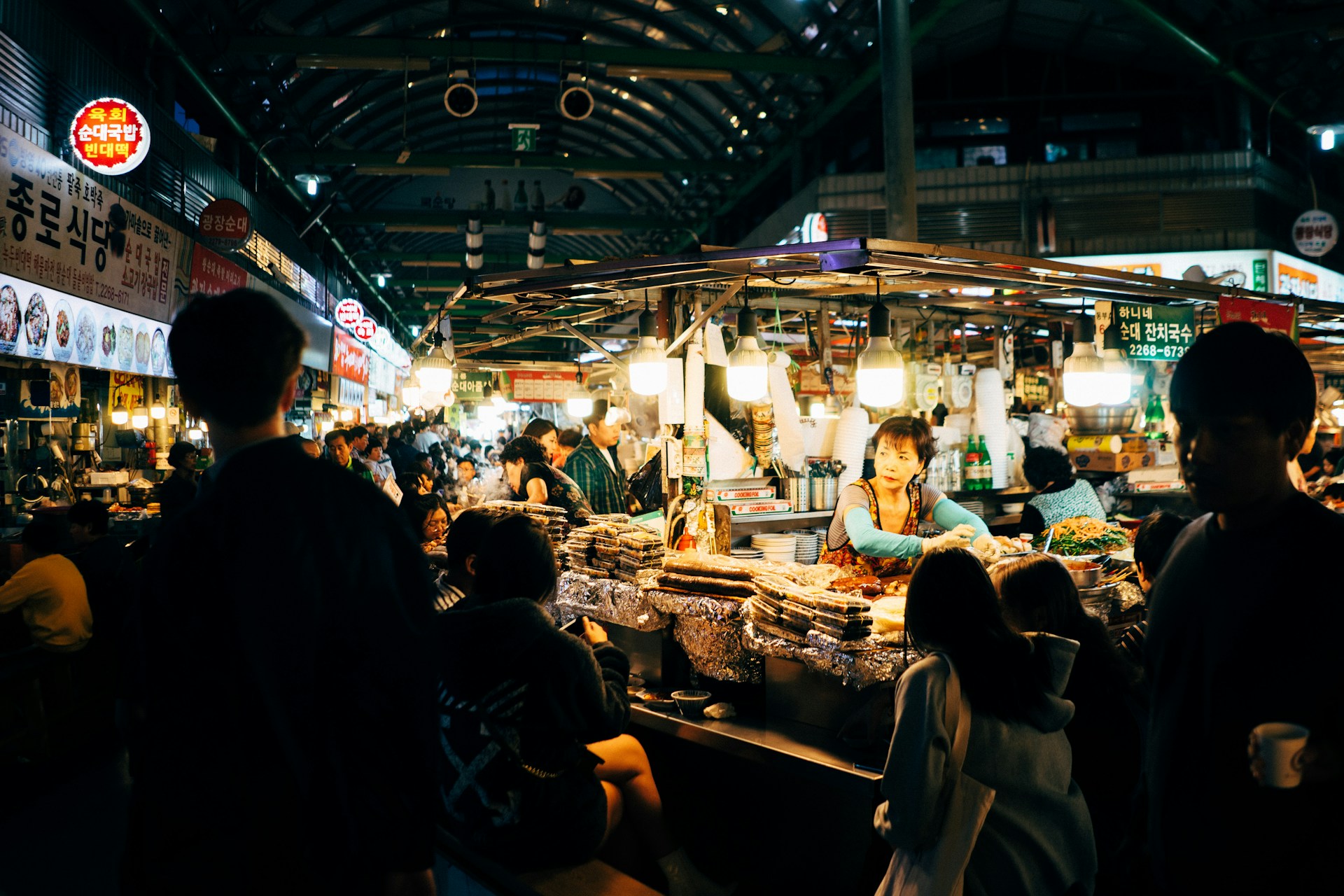I mercati notturni coreani: esposizione vibrante di cibo, artigianato e cultura