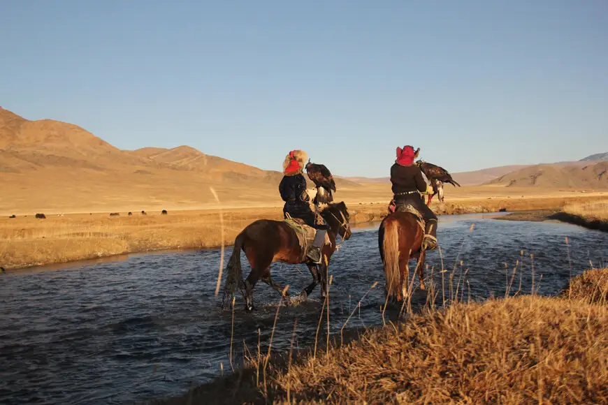 tour mongolia Festival delle Aquile, mongoli a cavallo